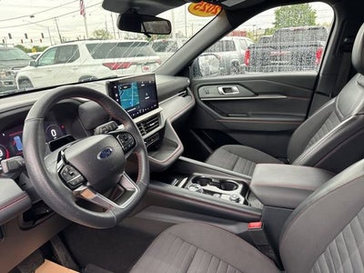 2025 Ford Explorer ST-Line