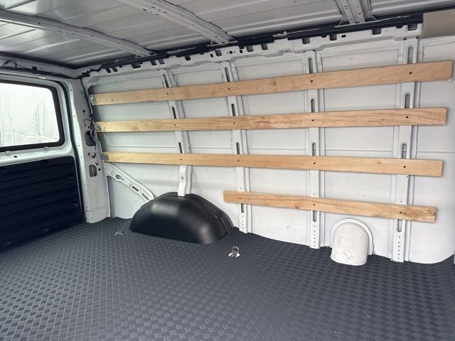 2024 Chevrolet Express Cargo 2500 WT