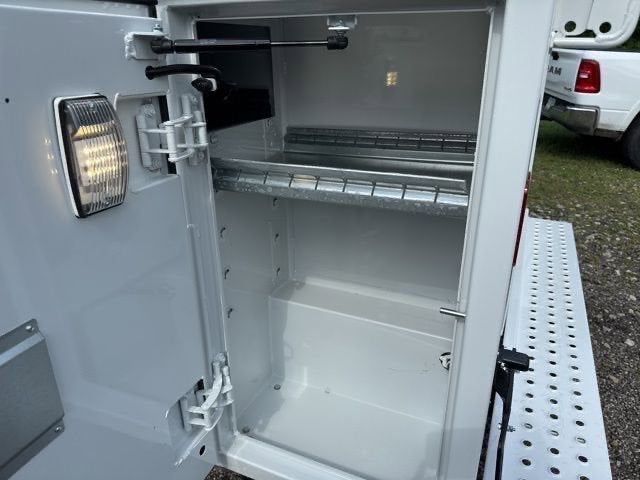 2025 GMC Savana Cutaway 3500 1WT