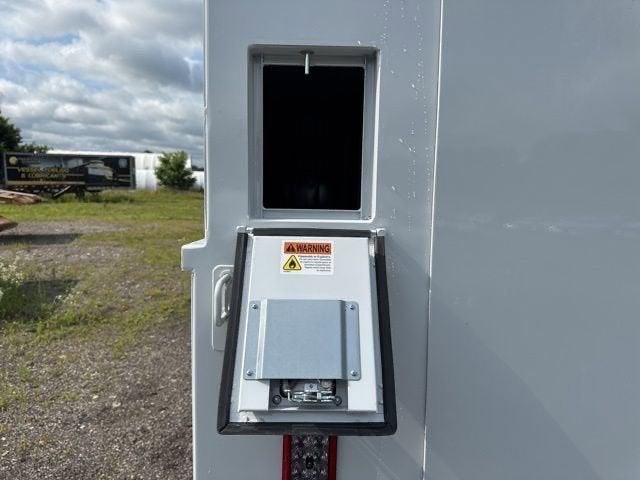 2025 GMC Savana Cutaway 3500 1WT