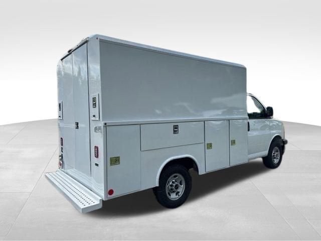 2025 GMC Savana Cutaway 3500 1WT