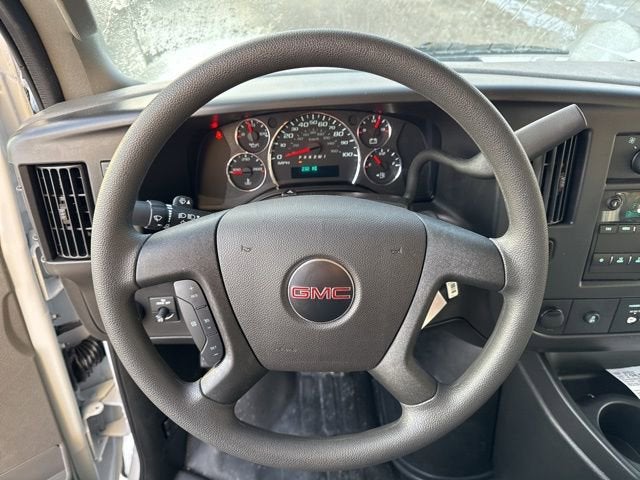 2025 GMC Savana Cutaway 3500 1WT