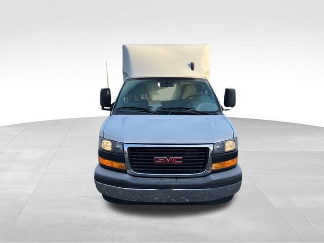 2025 GMC Savana Cutaway 3500 1WT