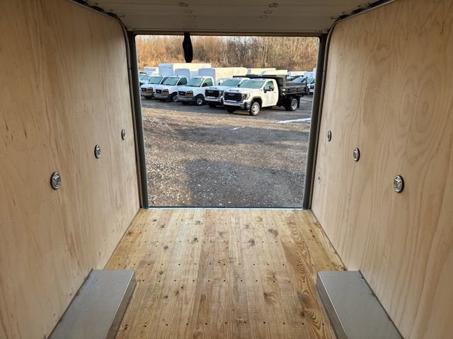 2025 GMC Savana Cutaway 3500 1WT