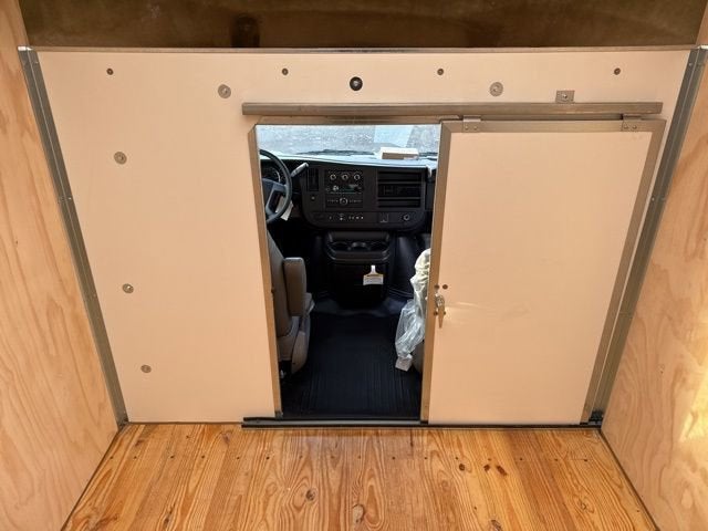 2025 GMC Savana Cutaway 3500 1WT