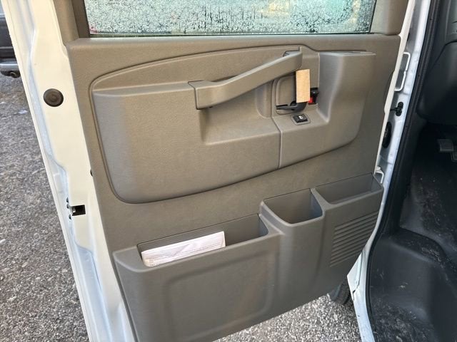 2025 GMC Savana Cutaway 3500 1WT