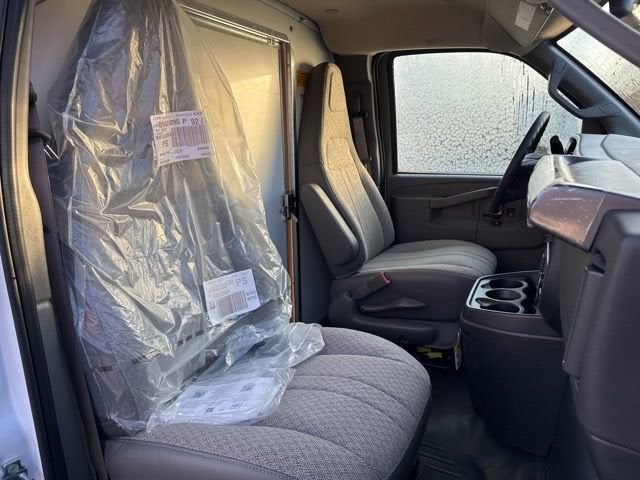 2025 GMC Savana Cutaway 3500 1WT