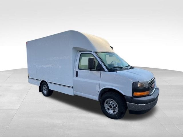2025 GMC Savana Cutaway 3500 1WT