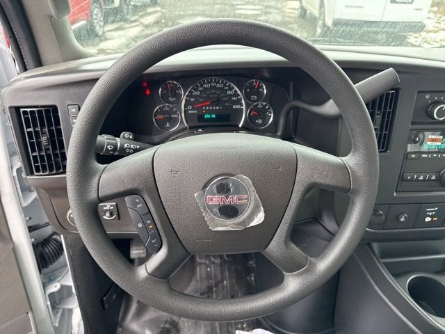 2025 GMC Savana Cutaway 3500 1WT