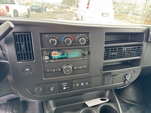 2025 GMC Savana Cutaway 3500 1WT