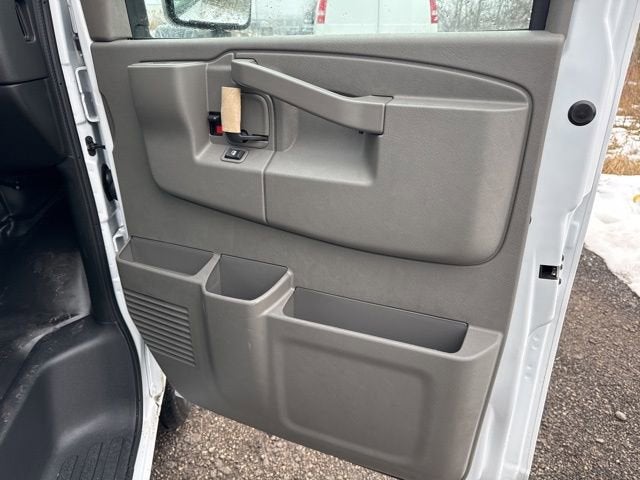 2025 GMC Savana Cutaway 3500 1WT