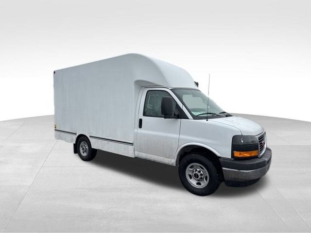 2025 GMC Savana Cutaway 3500 1WT