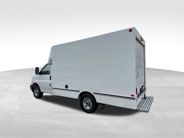 2025 GMC Savana Cutaway 3500 1WT