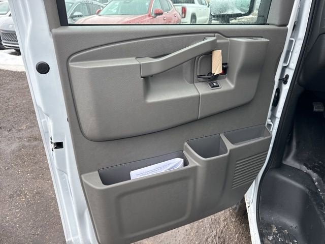 2025 GMC Savana Cutaway 3500 1WT