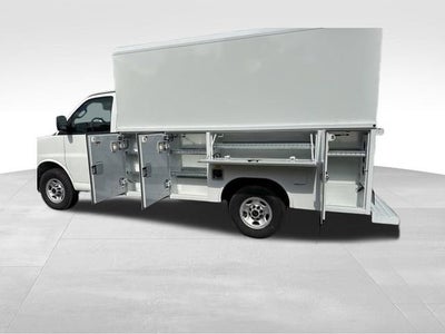 2025 GMC Savana Cutaway 3500 1WT