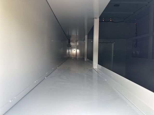 2025 GMC Savana Cutaway 3500 1WT