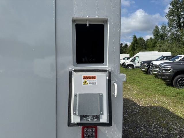 2025 GMC Savana Cutaway 3500 1WT