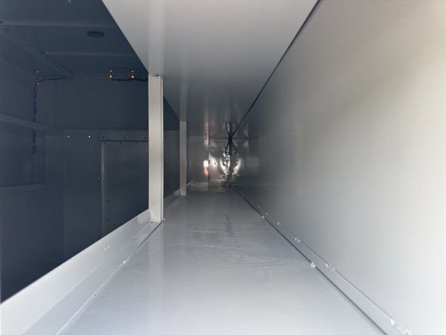 2025 GMC Savana Cutaway 3500 1WT