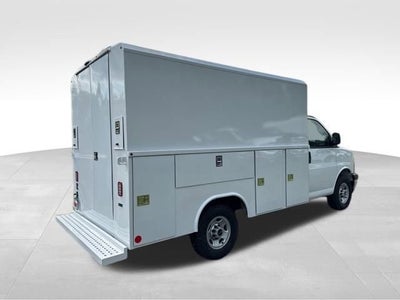 2025 GMC Savana Cutaway 3500 1WT