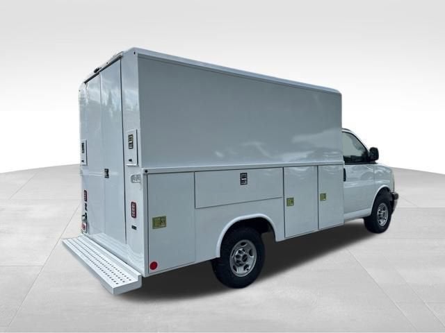 2025 GMC Savana Cutaway 3500 1WT