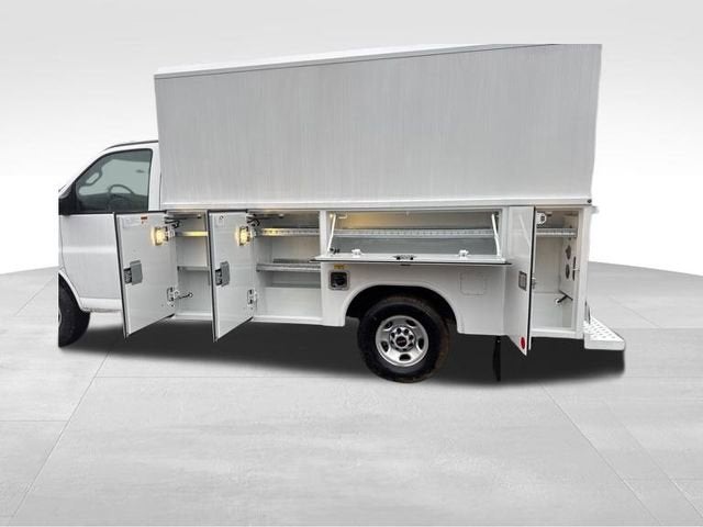 2025 GMC Savana Cutaway 3500 1WT