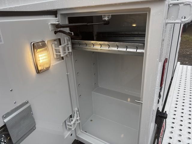 2025 GMC Savana Cutaway 3500 1WT