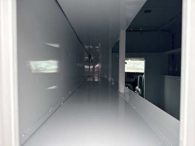 2025 GMC Savana Cutaway 3500 1WT