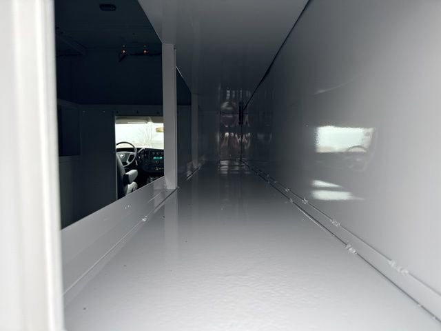 2025 GMC Savana Cutaway 3500 1WT