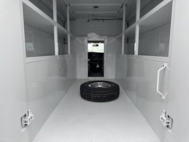 2025 GMC Savana Cutaway 3500 1WT