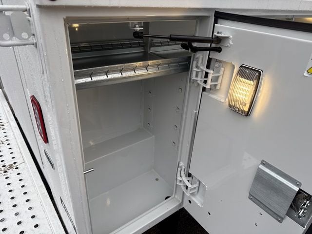 2025 GMC Savana Cutaway 3500 1WT