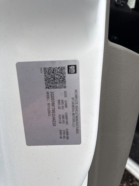 2025 GMC Savana Cutaway 3500 1WT