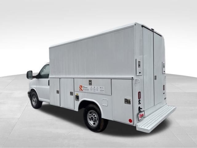 2025 GMC Savana Cutaway 3500 1WT