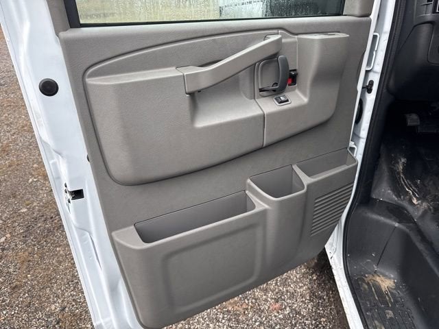 2025 GMC Savana Cutaway 3500 1WT