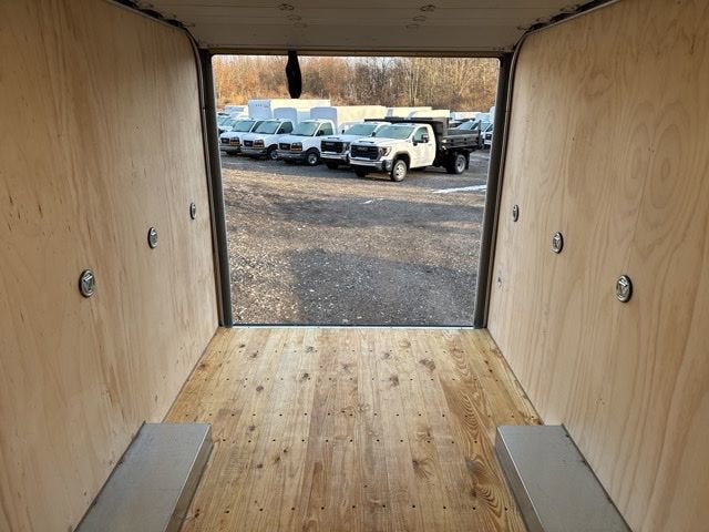 2025 GMC Savana Cutaway 3500 1WT