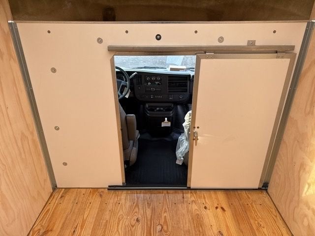 2025 GMC Savana Cutaway 3500 1WT