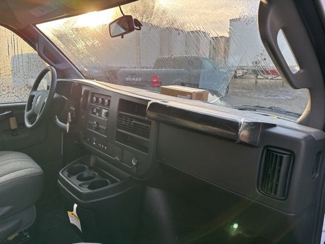 2025 GMC Savana Cutaway 3500 1WT