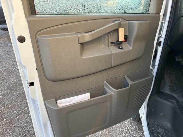 2025 GMC Savana Cutaway 3500 1WT