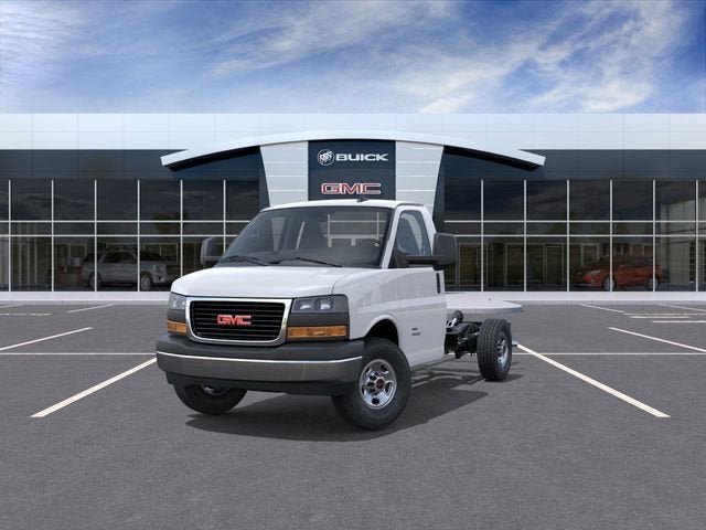 2025 GMC Savana Cutaway 3500 1WT