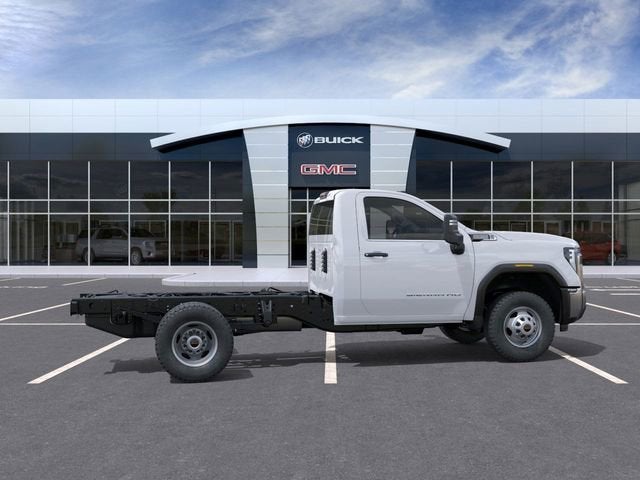 2025 GMC Sierra 3500 HD Chassis Cab Pro