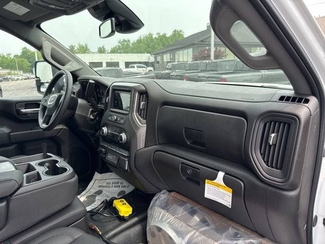 2025 GMC Sierra 3500 HD Chassis Cab Pro