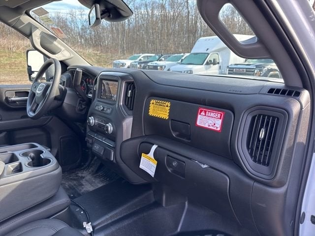 2025 GMC Sierra 3500 HD Chassis Cab Pro