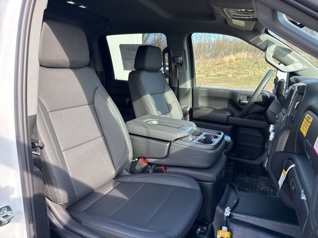 2025 GMC Sierra 3500 HD Chassis Cab Pro