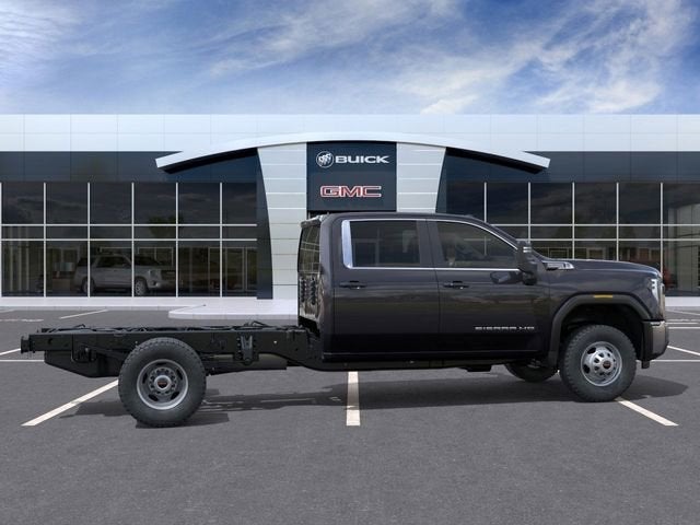 2025 GMC Sierra 3500 HD Chassis Cab Pro
