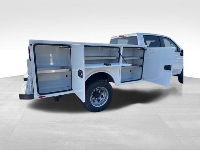 2025 GMC Sierra 3500 HD Chassis Cab Pro