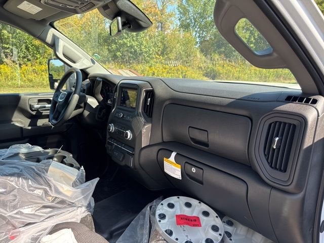 2025 GMC Sierra 3500 HD Chassis Cab Pro