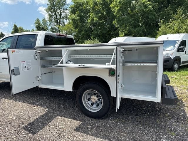 2025 GMC Sierra 3500 HD Chassis Cab Pro