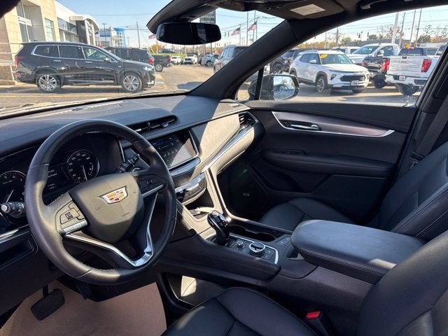 2025 Cadillac XT6 Luxury