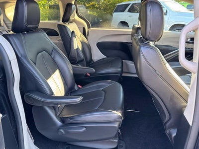 2024 Chrysler Pacifica Hybrid Select