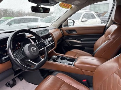 2023 Nissan Pathfinder Platinum