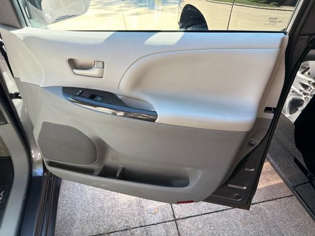 2013 Toyota Sienna LE AAS